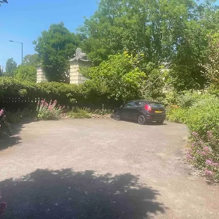 Stunning 2 Bedroom, 2 Bathroom With Parking Appartement